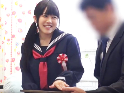 「ええ！中！？ヤバ‥」卒業式直後のJK娘にお父さんが発情してお祝い膣内射精ｗｗ