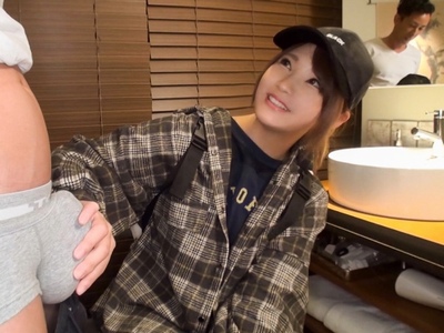 「触る方が…イイ」19歳のガチ素人をナンパGET！普段はカフェで働く美少女がカップ並のチンポにｗ